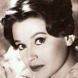 Béatrice Altariba 飾演 Guest at the opening