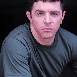 Ron Goleman 飾演 Preston