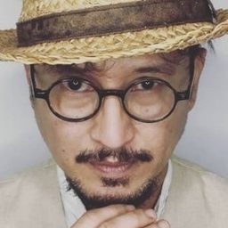 Hasnul Rahmat 飾演 Aziz