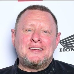 Shaun Ryder 飾演 Maccer (voice)