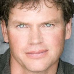 Michael Tayles 飾演 Clerk