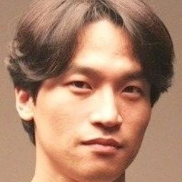 이승찬 飾演 Suit Man 2