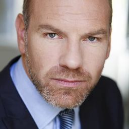 Thibault De Lussy 飾演 4x4 Bully