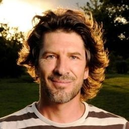 Tertius Meintjes 飾演 Dr. Koster