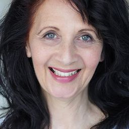 Debra Leigh-Taylor 飾演 Meredit Jones