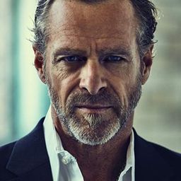 Steven Lyon 飾演 Brett Wilson