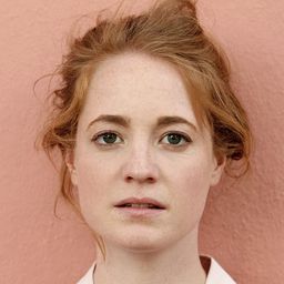 Leonie Benesch 飾演 Carla Nowak