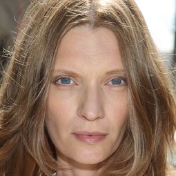 阿嘉塔·布茲克 - 我的美好人生演員 飾演Joanna 'Jo' Lisiecka