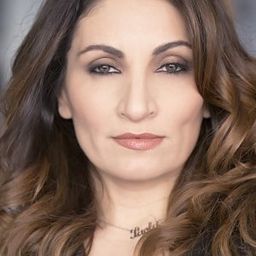 Paola Lavini 飾演 Lucia's Mother