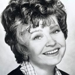 Prunella Scales 飾演 Joan