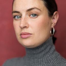 Marianne Chase 飾演 Ann