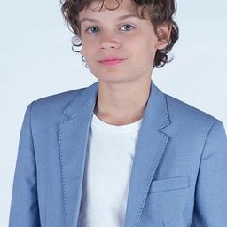 Alan Miranda 飾演 Marcos