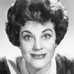 凱依·巴拉德 飾演 Aunt Thelma