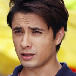 阿里·紮法爾 飾演 Teefa