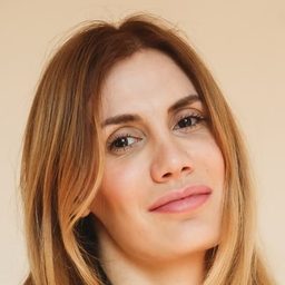 Laura Masci 飾演 Victoria