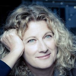 安潔拉·費諾契亞蘿 - To Want to Fly演員 飾演Martina