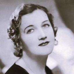 May Craig - 蓬門今始為君開演員 飾演Fishwoman with basket at station