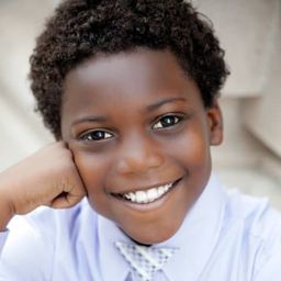 LaJessie Smith 飾演 Abraham