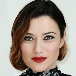 安娜霍麗坦 - 完美謊情演員 飾演Carlotta