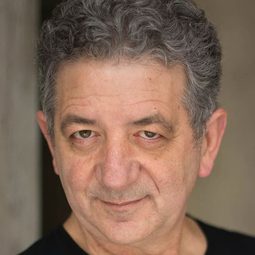 Frank Crudele 飾演 Angelo Maria Li Causi