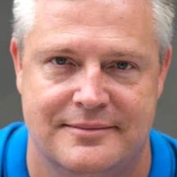 Harry O'Reilly 飾演 Steven's Boss