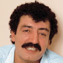 Müslüm Gürses 飾演 Ecmel