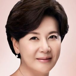 朴正淑 - The Railroad演員 飾演Mother