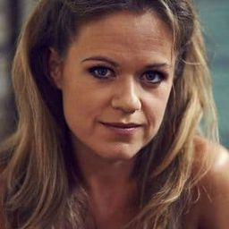 Sinead Keenan 飾演 Claire