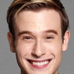 Tyler Henry - 藍色海灣演員 飾演Kamal