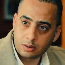 Essam Elsakka 飾演 