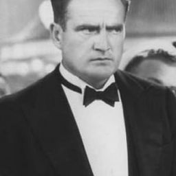 Richard Alexander 飾演 Gonzales