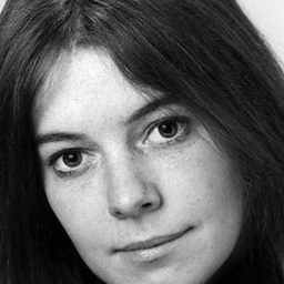 姬蒂·溫 飾演 Sharon Spencer