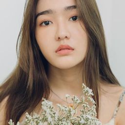 Jennis Oprasert 飾演 Self