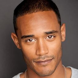 Ary Katz - 泰勒·派利出品 黑瘋婆的 家庭葬禮演員 飾演The Undertaker