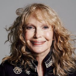 米亞·法羅 飾演 Self