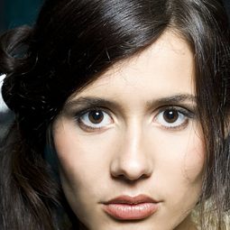 Sonia Casademont - 賭王家族演員 飾演Aurora