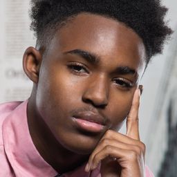 Keith Evans 飾演 Kahil