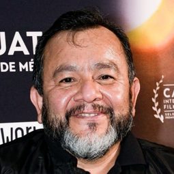 西爾維里奧·帕拉舍斯 - Don't Jump, Magdalena演員 飾演