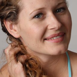 Joanna Swan - Mary Goes Round演員 飾演Facilitator