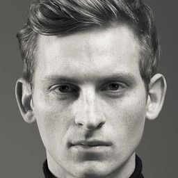 Vincent Valladon 飾演 Adrien