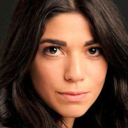 Ceren Moray Brun 飾演 Berrak