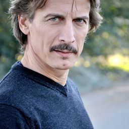 切薩瑞·博漆 飾演 Padre di Marzio