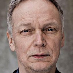 Kristian Halken 飾演 Heine