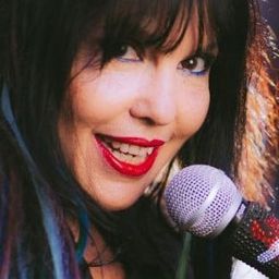 Melleny Melody 飾演 Scrawny Chicken (voice)