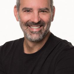 Floriano Peixoto 飾演 Antônio Carlos