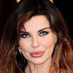 Alba Parietti 飾演 Alina