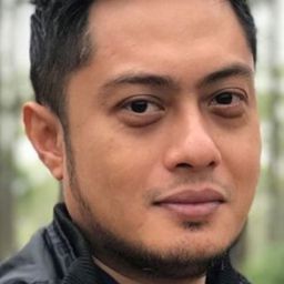 Ferry Ardiansyah 飾演 Wisnu (Zora's Father)