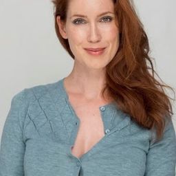 Carla Sanchez 飾演 Cristina