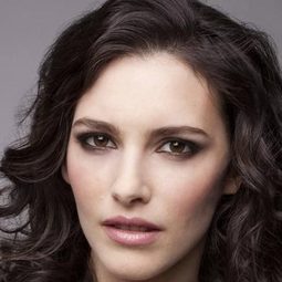 蓮恩·芭拉班 - 豐收之後演員 飾演Lind Archer