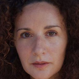 Valeria Lorca 飾演 Herself